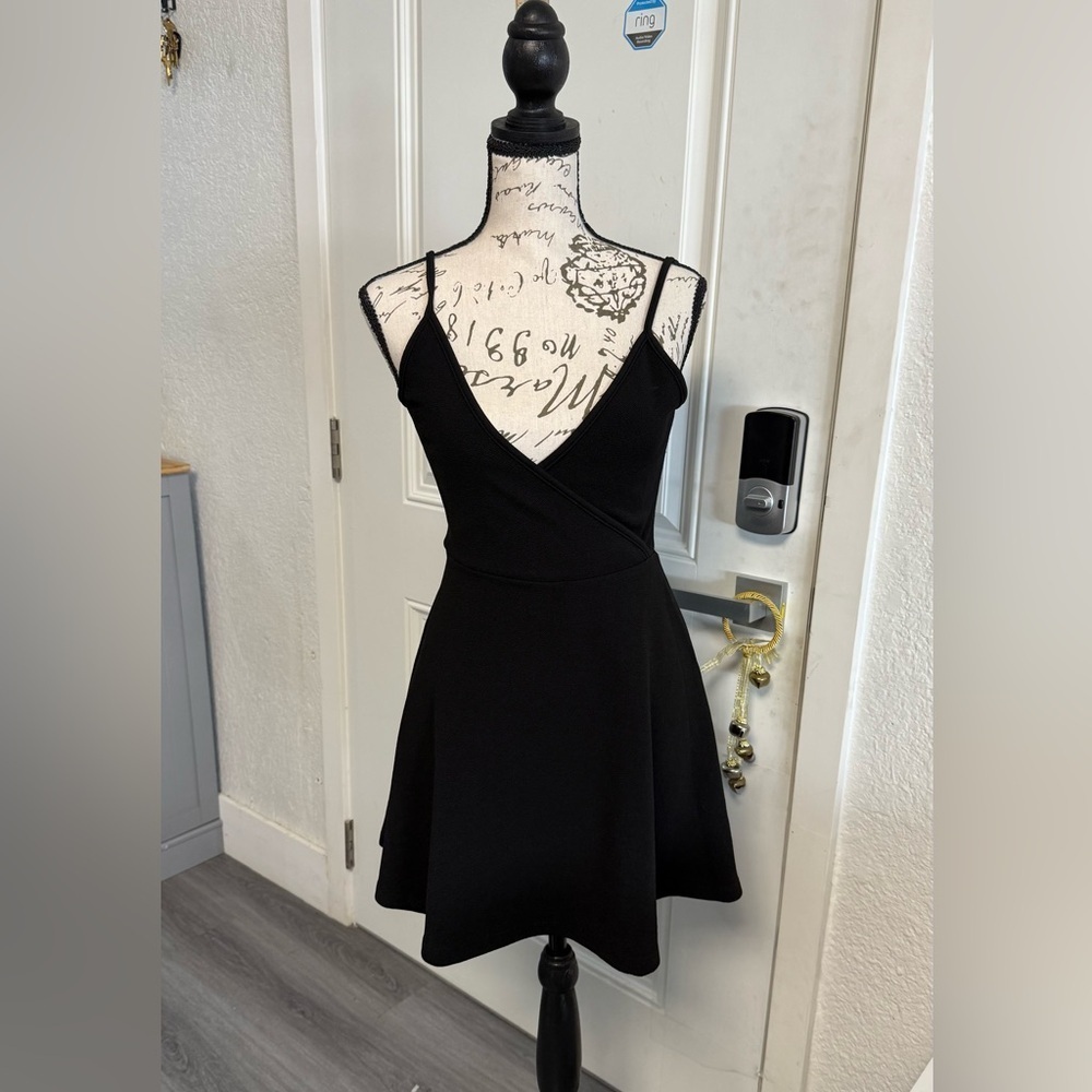 SHEIN Black V-Neck Mini Dress - Picture 5 of 11